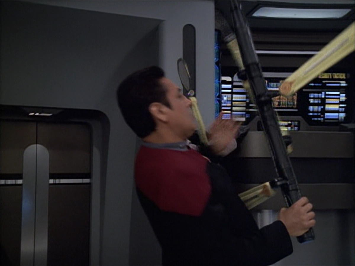 extant_StarTrek_VOY_6x02-SurvivalInstinct_00295.jpg