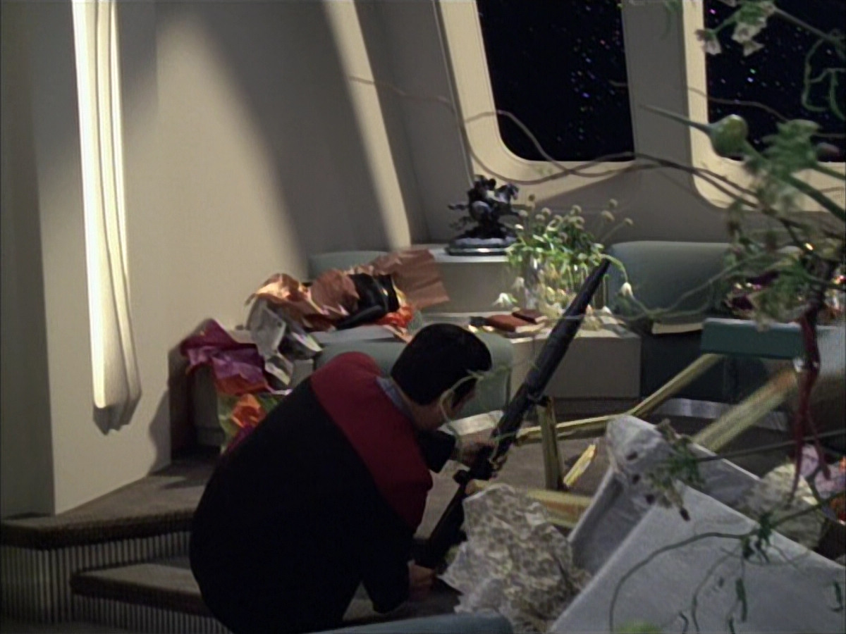 extant_StarTrek_VOY_6x02-SurvivalInstinct_00340.jpg