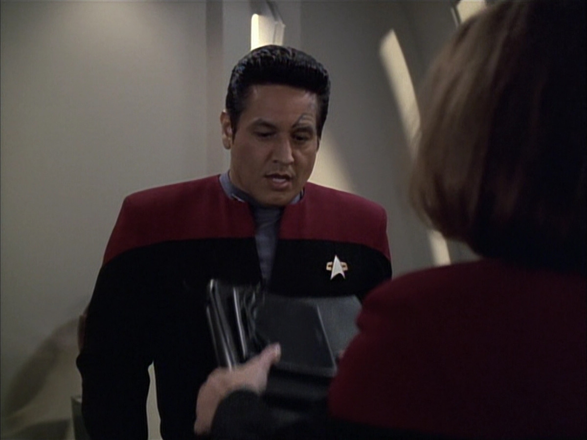 extant_StarTrek_VOY_6x02-SurvivalInstinct_00348.jpg