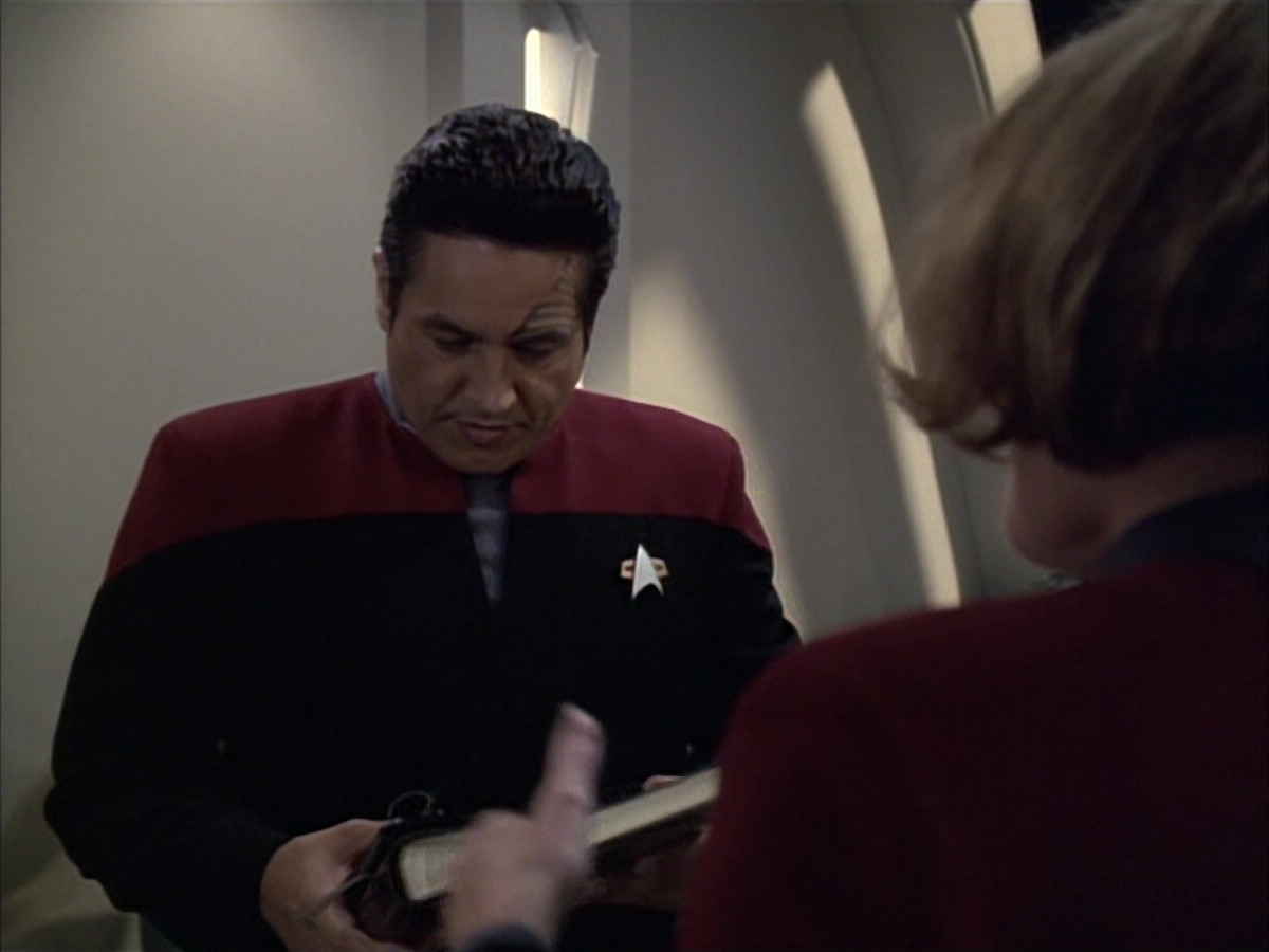extant_StarTrek_VOY_6x02-SurvivalInstinct_00350.jpg