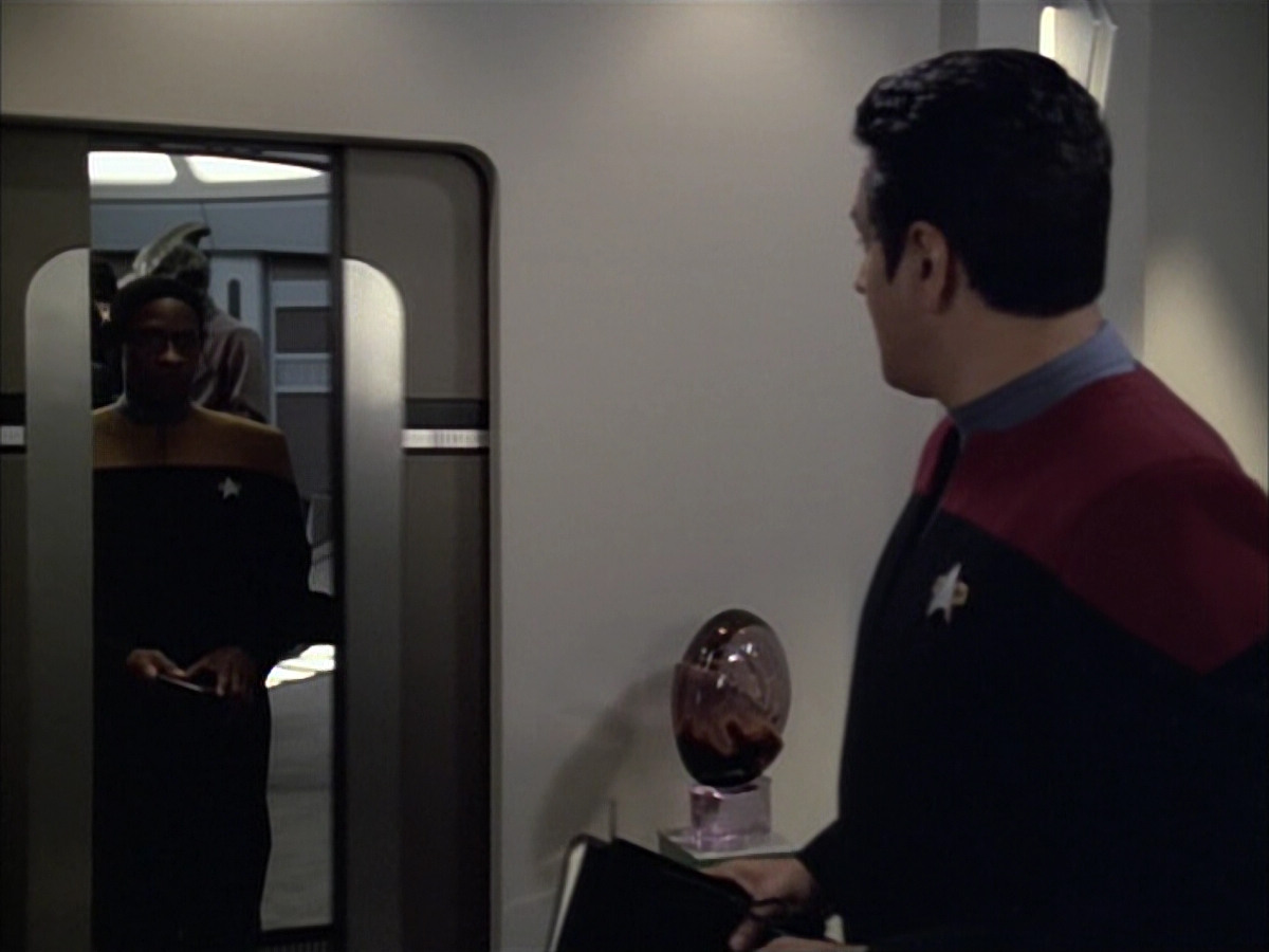 extant_StarTrek_VOY_6x02-SurvivalInstinct_00357.jpg