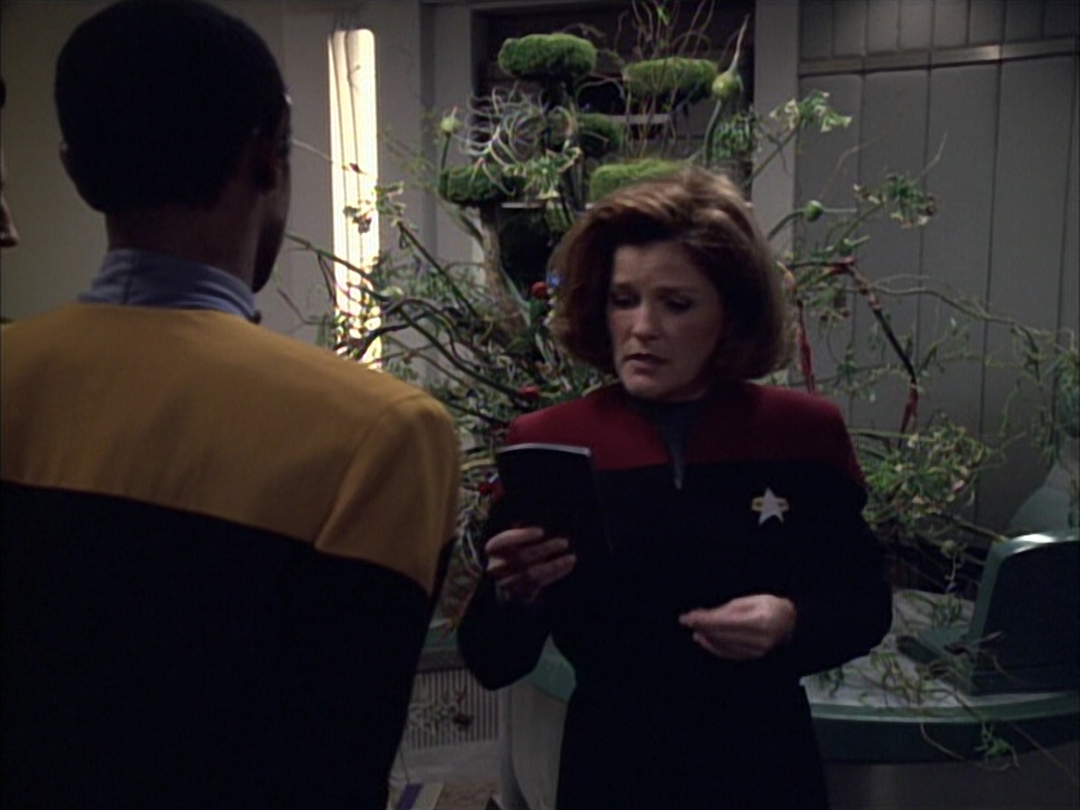 extant_StarTrek_VOY_6x02-SurvivalInstinct_00393.jpg