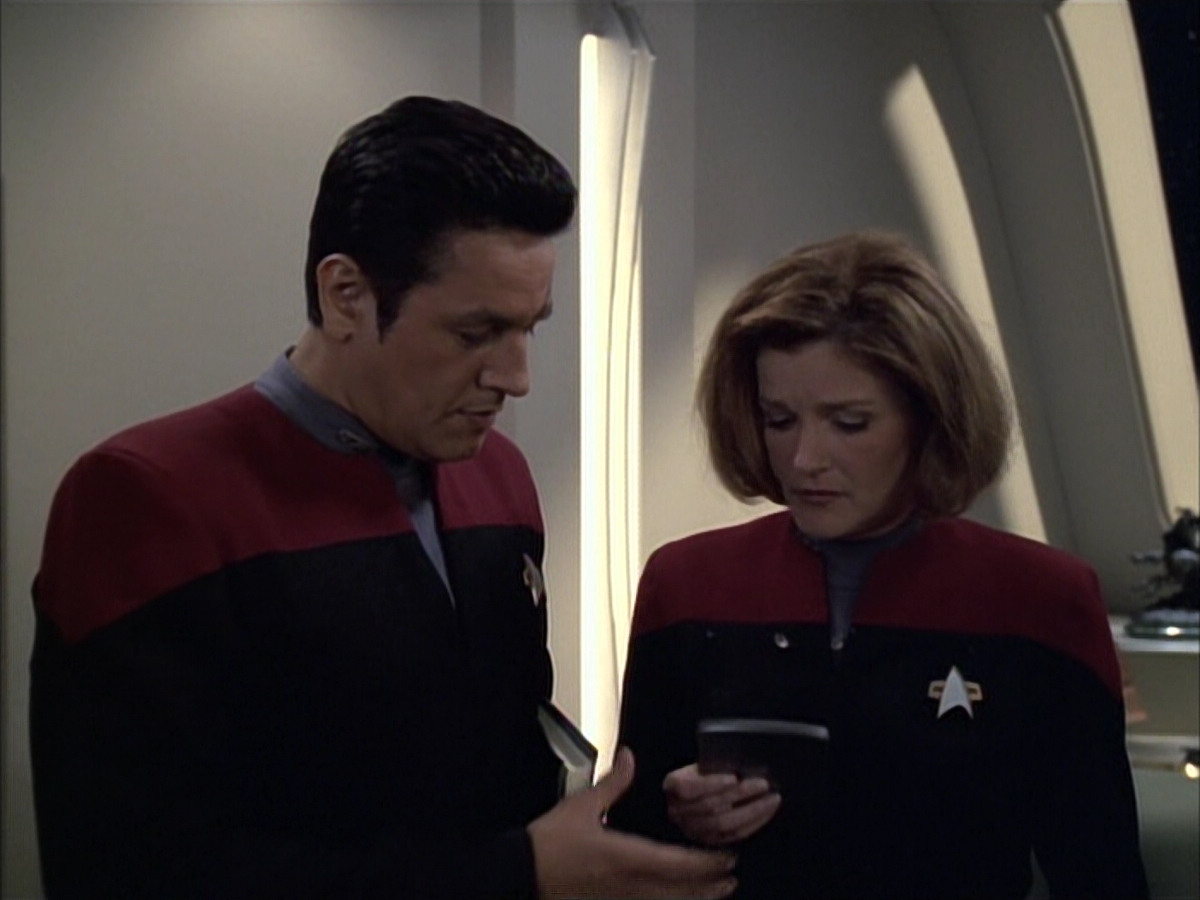 extant_StarTrek_VOY_6x02-SurvivalInstinct_00405.jpg