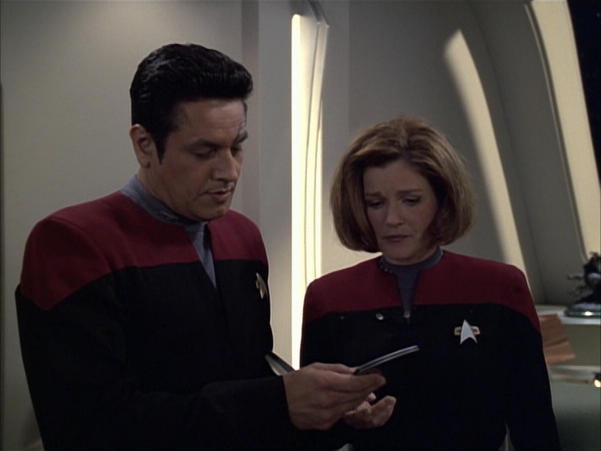 extant_StarTrek_VOY_6x02-SurvivalInstinct_00407.jpg