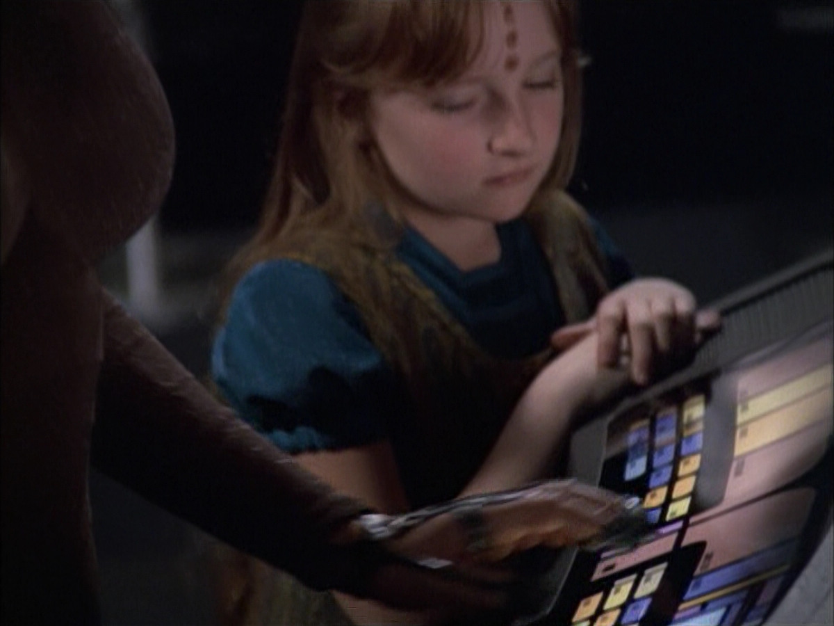 extant_StarTrek_VOY_6x02-SurvivalInstinct_00450.jpg