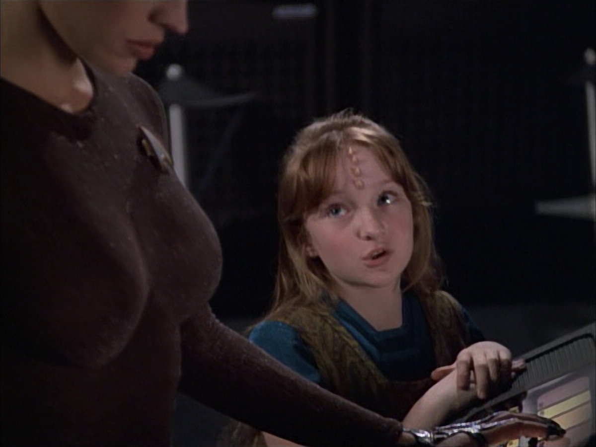 extant_StarTrek_VOY_6x02-SurvivalInstinct_00452.jpg