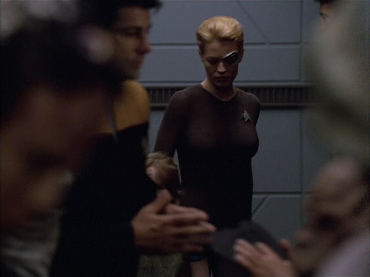 extant_StarTrek_VOY_6x02-SurvivalInstinct_00499.jpg