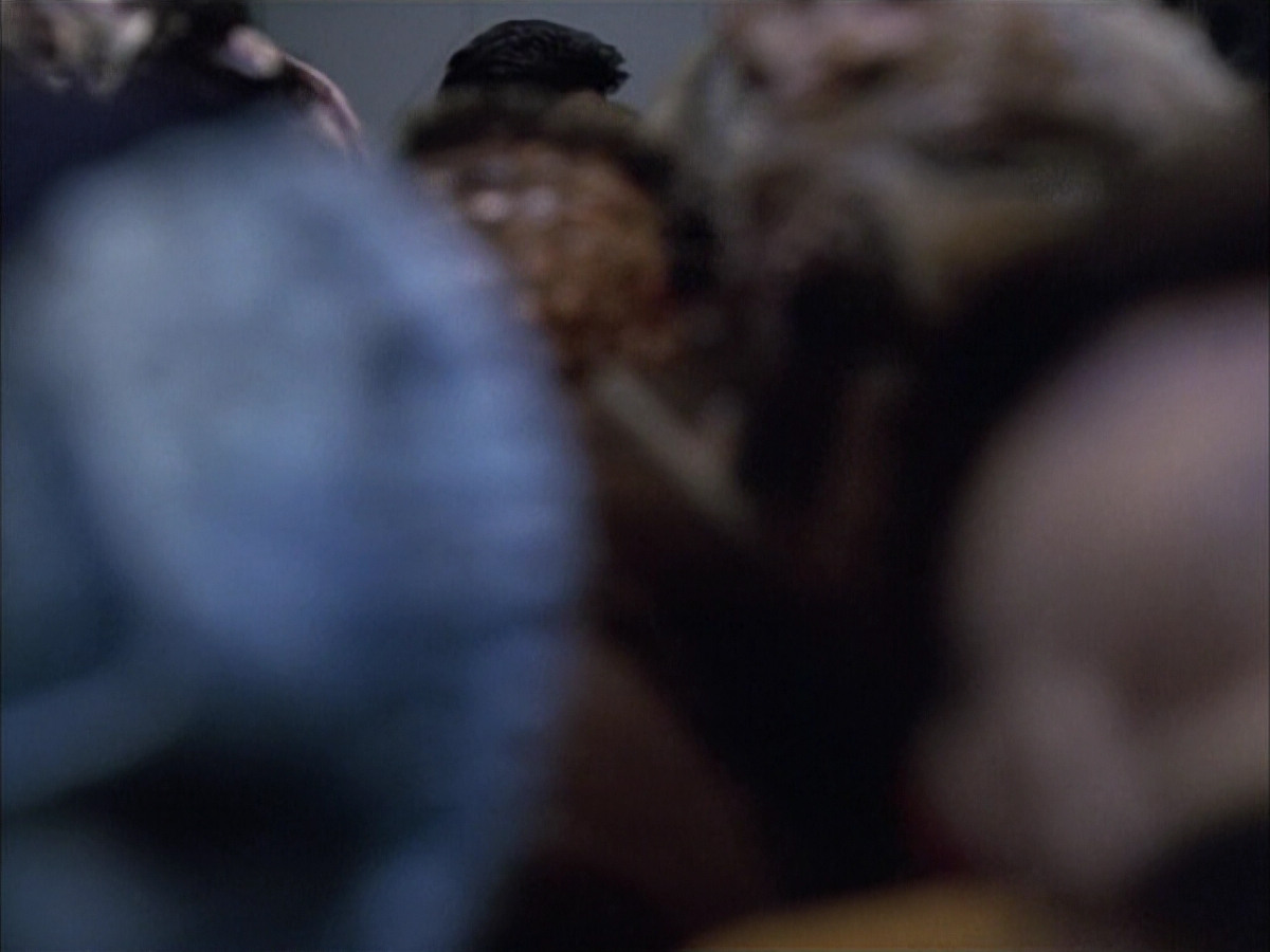 extant_StarTrek_VOY_6x02-SurvivalInstinct_00507.jpg