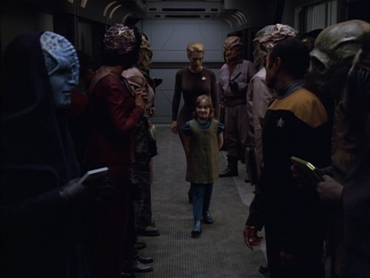 extant_StarTrek_VOY_6x02-SurvivalInstinct_00514.jpg