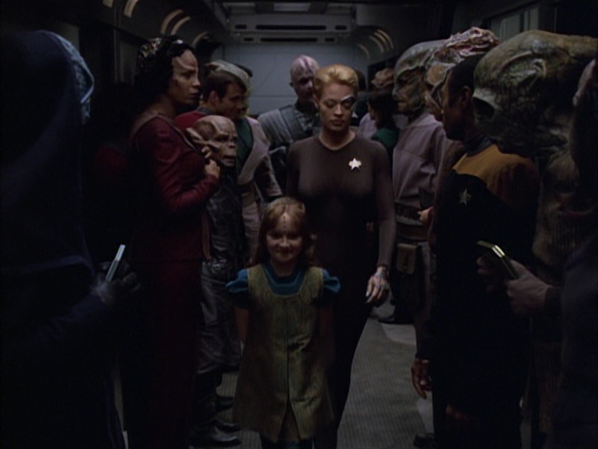 extant_StarTrek_VOY_6x02-SurvivalInstinct_00518.jpg