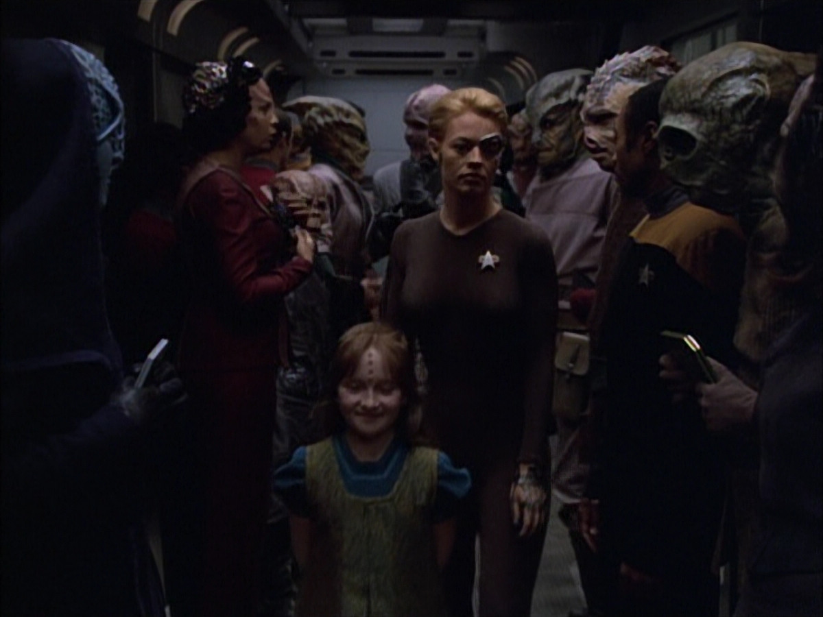extant_StarTrek_VOY_6x02-SurvivalInstinct_00519.jpg