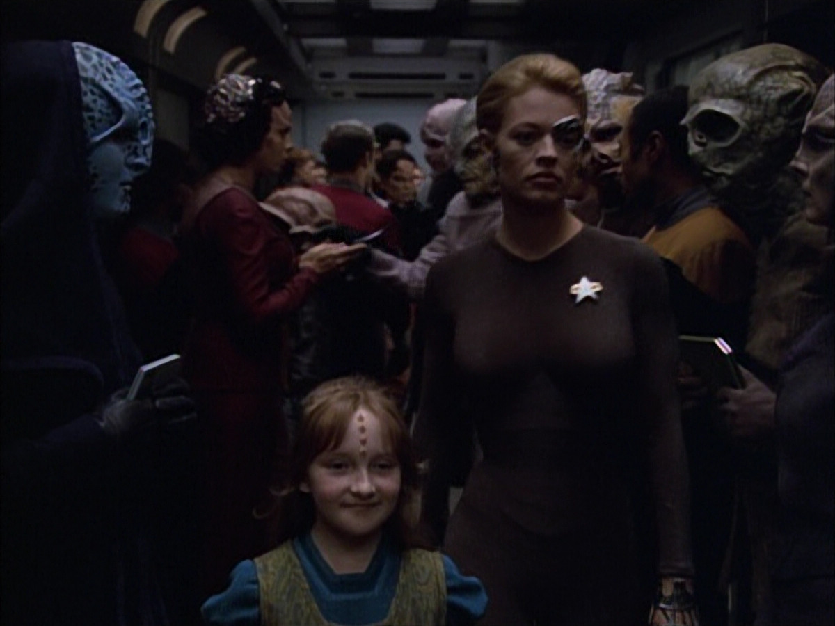 extant_StarTrek_VOY_6x02-SurvivalInstinct_00520.jpg