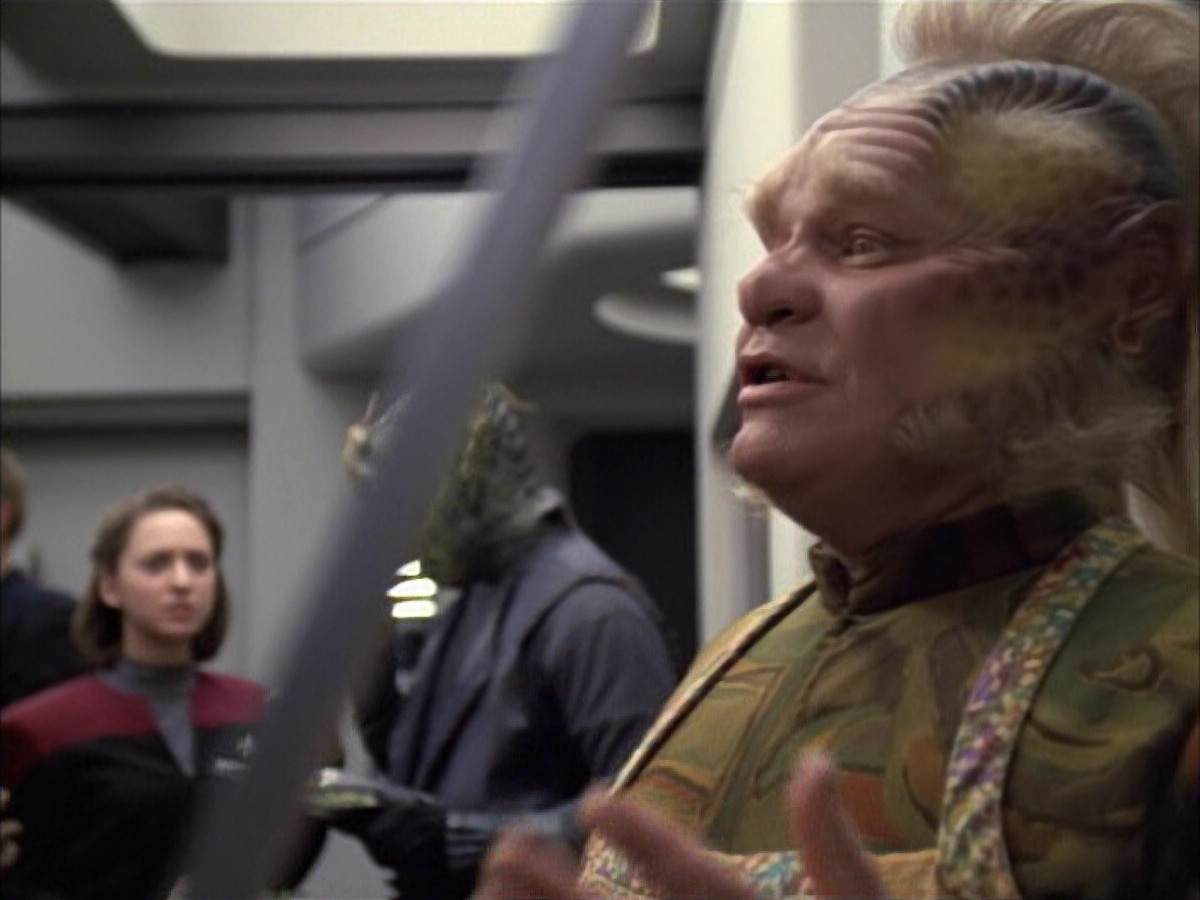 extant_StarTrek_VOY_6x02-SurvivalInstinct_00525.jpg