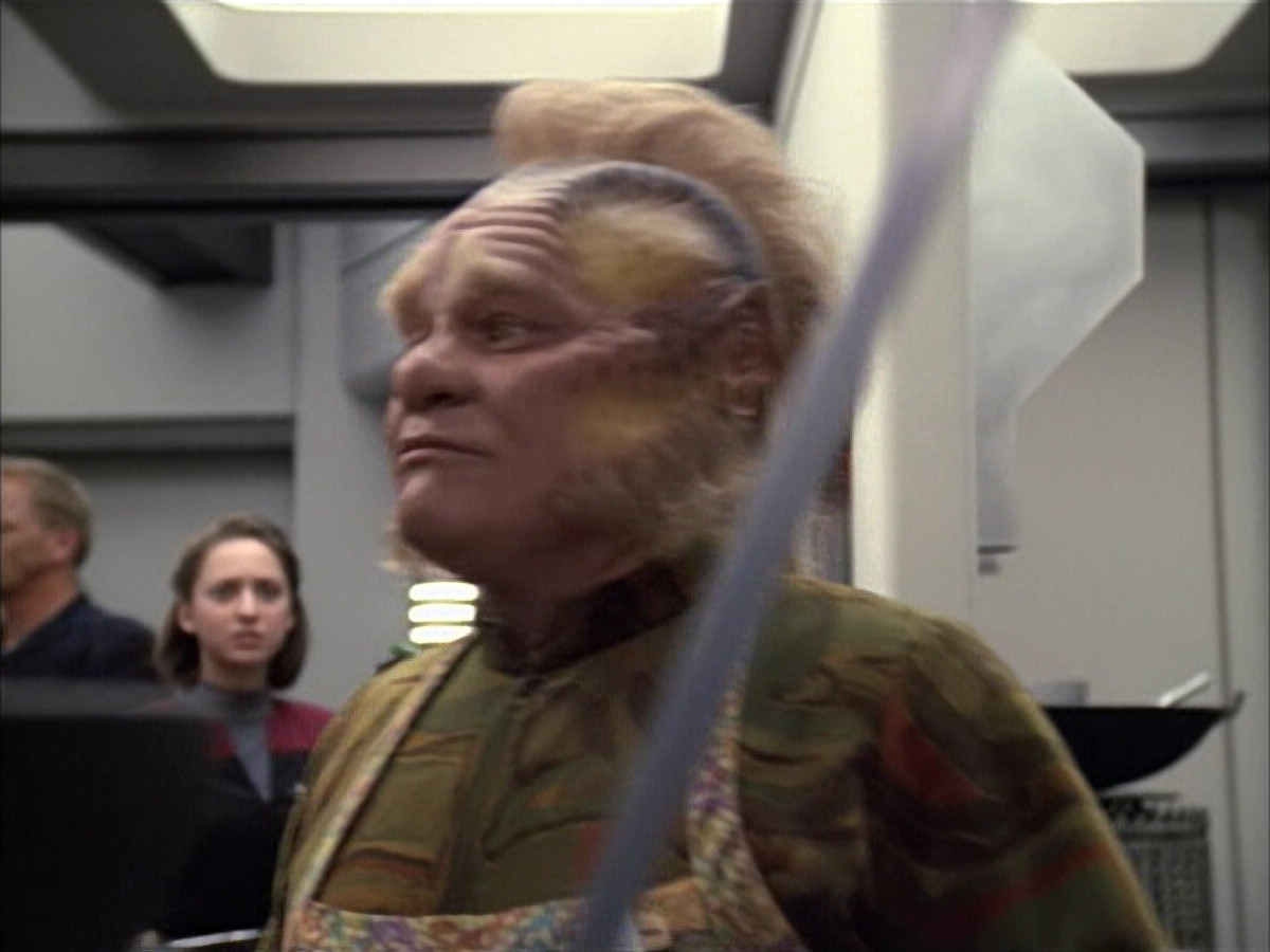 extant_StarTrek_VOY_6x02-SurvivalInstinct_00526.jpg