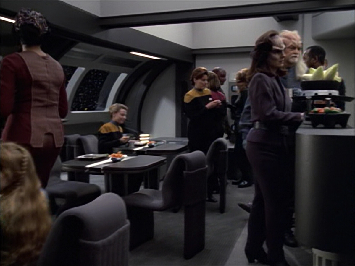 extant_StarTrek_VOY_6x02-SurvivalInstinct_00536.jpg