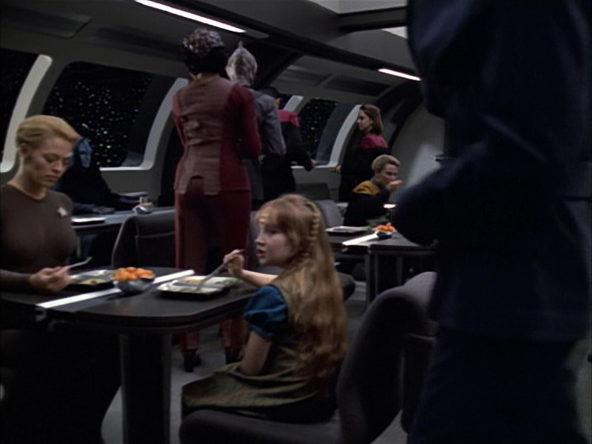 extant_StarTrek_VOY_6x02-SurvivalInstinct_00538.jpg