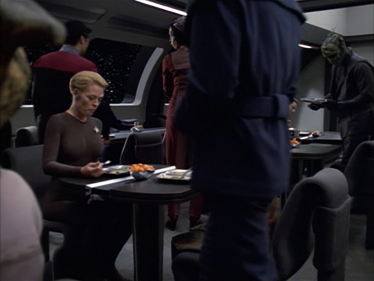 extant_StarTrek_VOY_6x02-SurvivalInstinct_00539.jpg