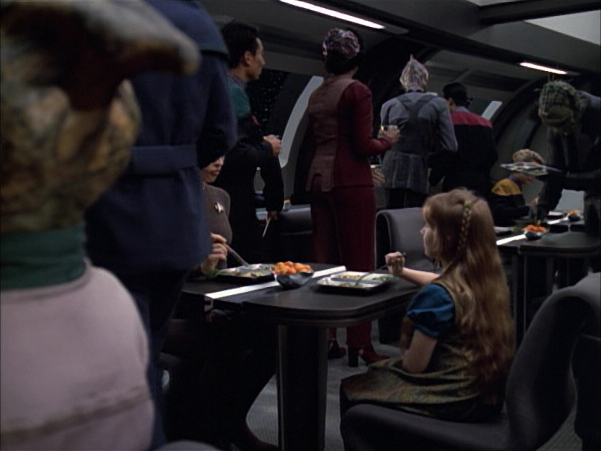 extant_StarTrek_VOY_6x02-SurvivalInstinct_00541.jpg