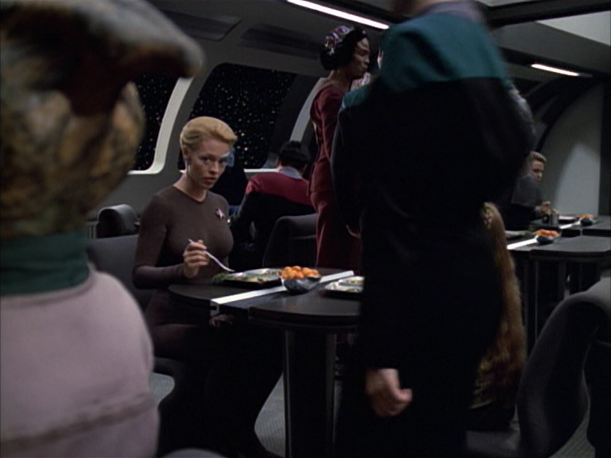 extant_StarTrek_VOY_6x02-SurvivalInstinct_00544.jpg