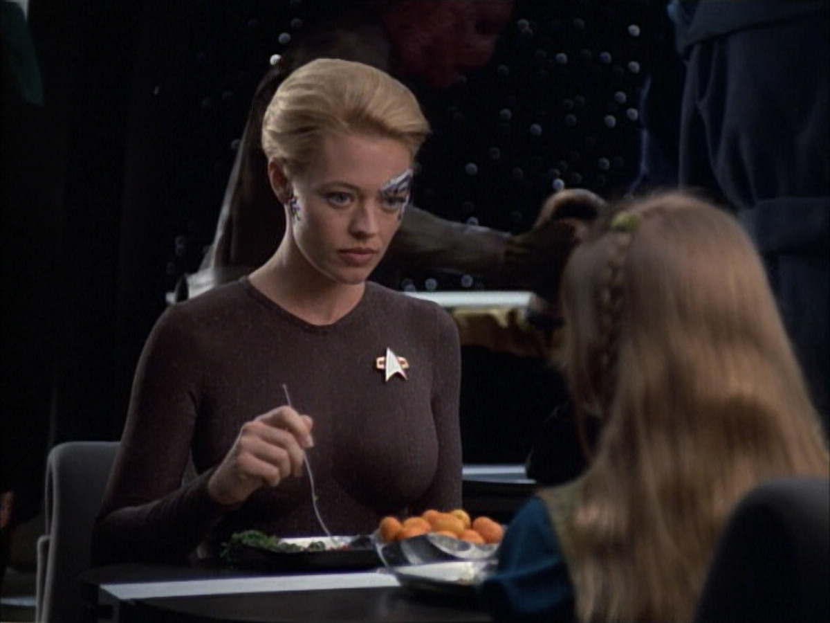 extant_StarTrek_VOY_6x02-SurvivalInstinct_00548.jpg