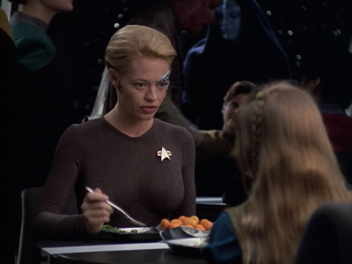 extant_StarTrek_VOY_6x02-SurvivalInstinct_00550.jpg