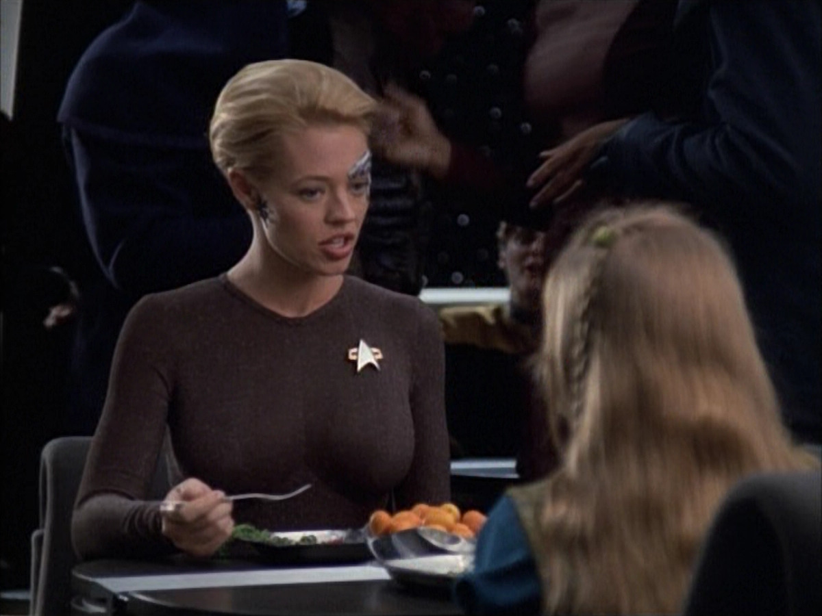 extant_StarTrek_VOY_6x02-SurvivalInstinct_00556.jpg