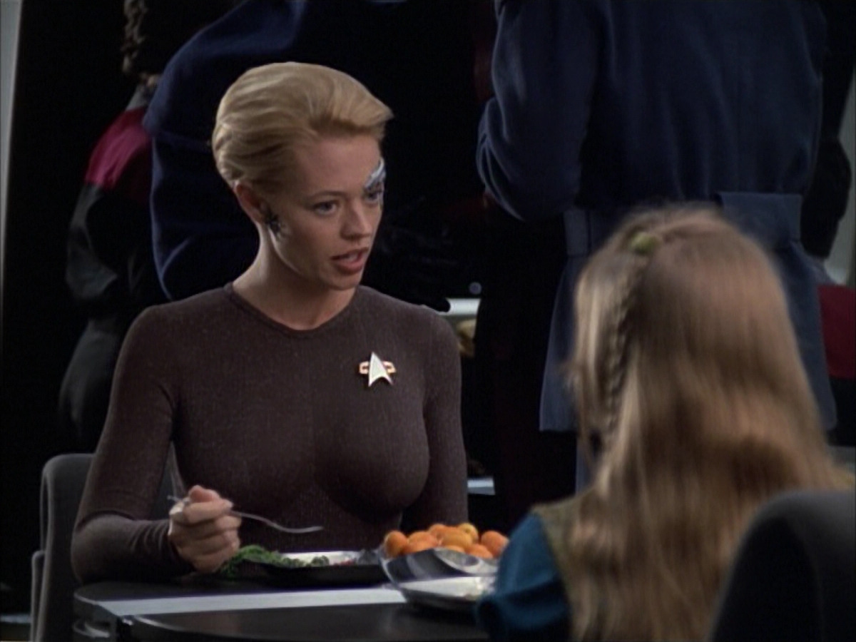 extant_StarTrek_VOY_6x02-SurvivalInstinct_00558.jpg