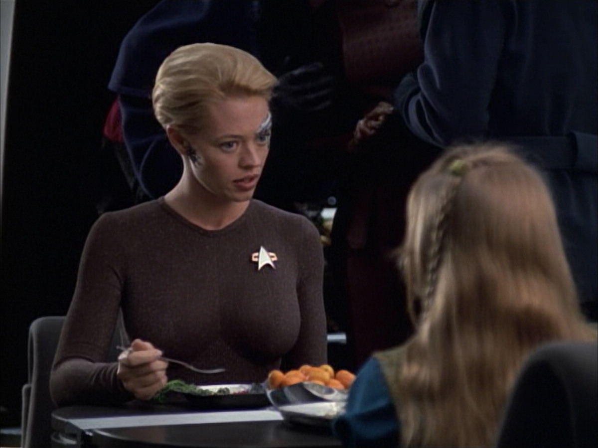 extant_StarTrek_VOY_6x02-SurvivalInstinct_00559.jpg