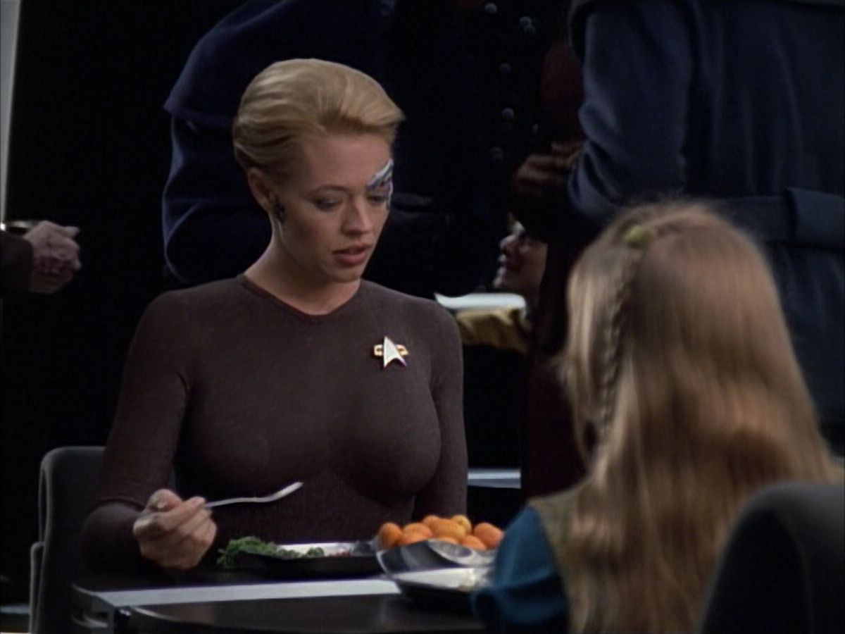 extant_StarTrek_VOY_6x02-SurvivalInstinct_00562.jpg