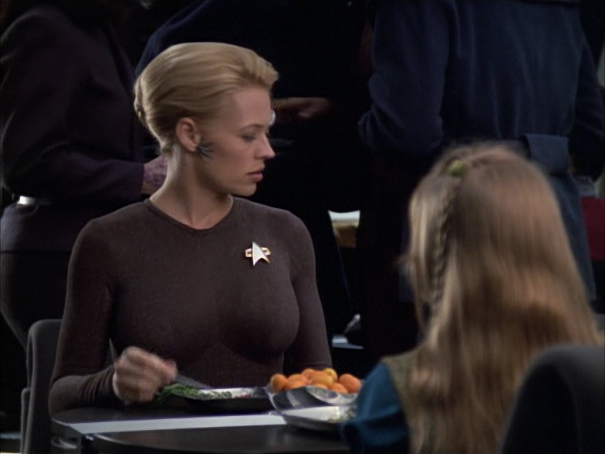 extant_StarTrek_VOY_6x02-SurvivalInstinct_00564.jpg