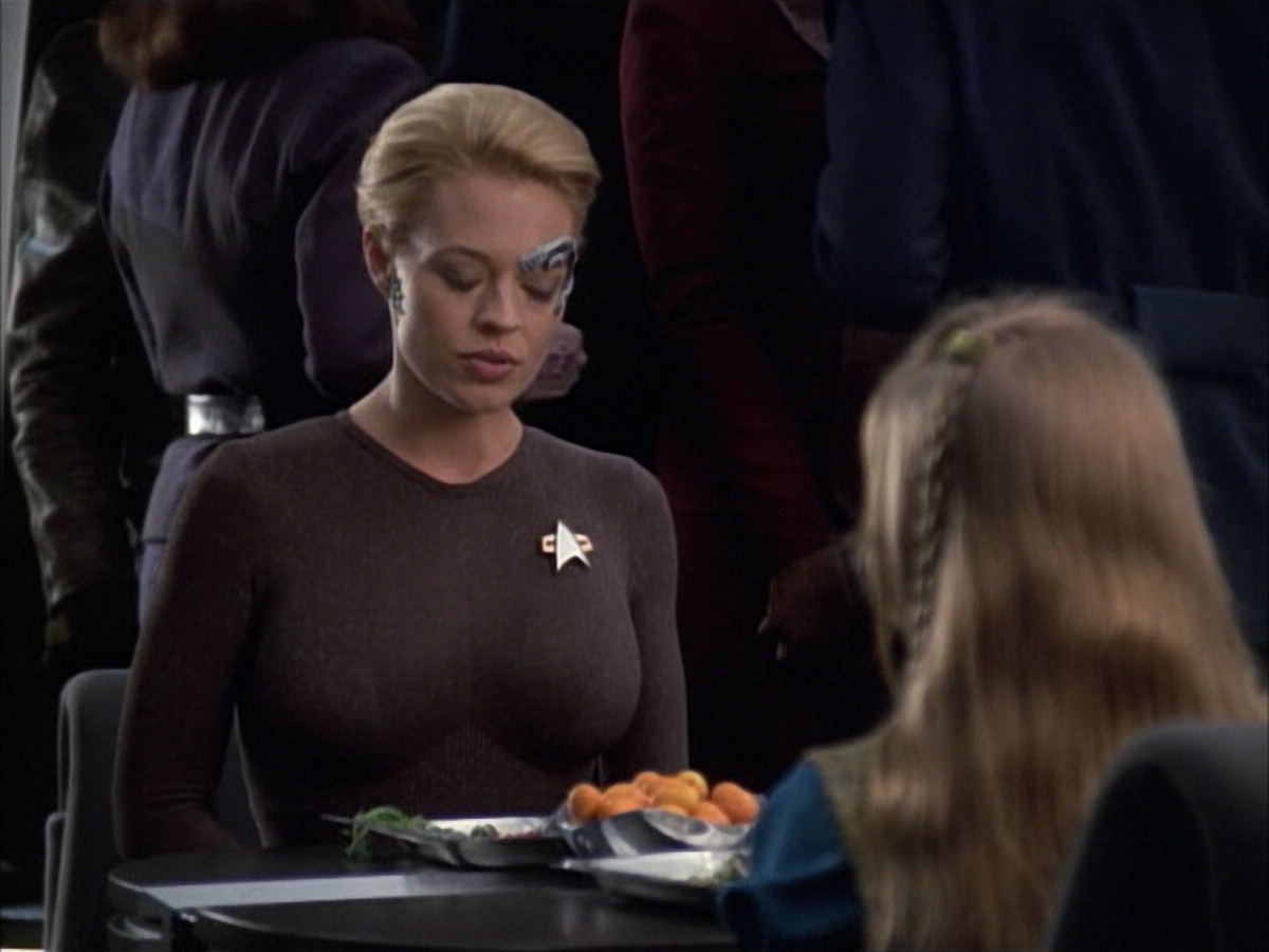 extant_StarTrek_VOY_6x02-SurvivalInstinct_00570.jpg
