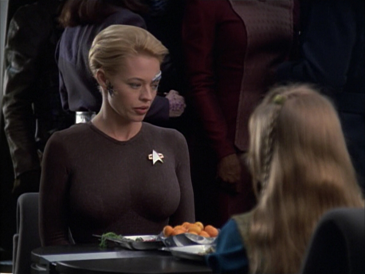 extant_StarTrek_VOY_6x02-SurvivalInstinct_00571.jpg