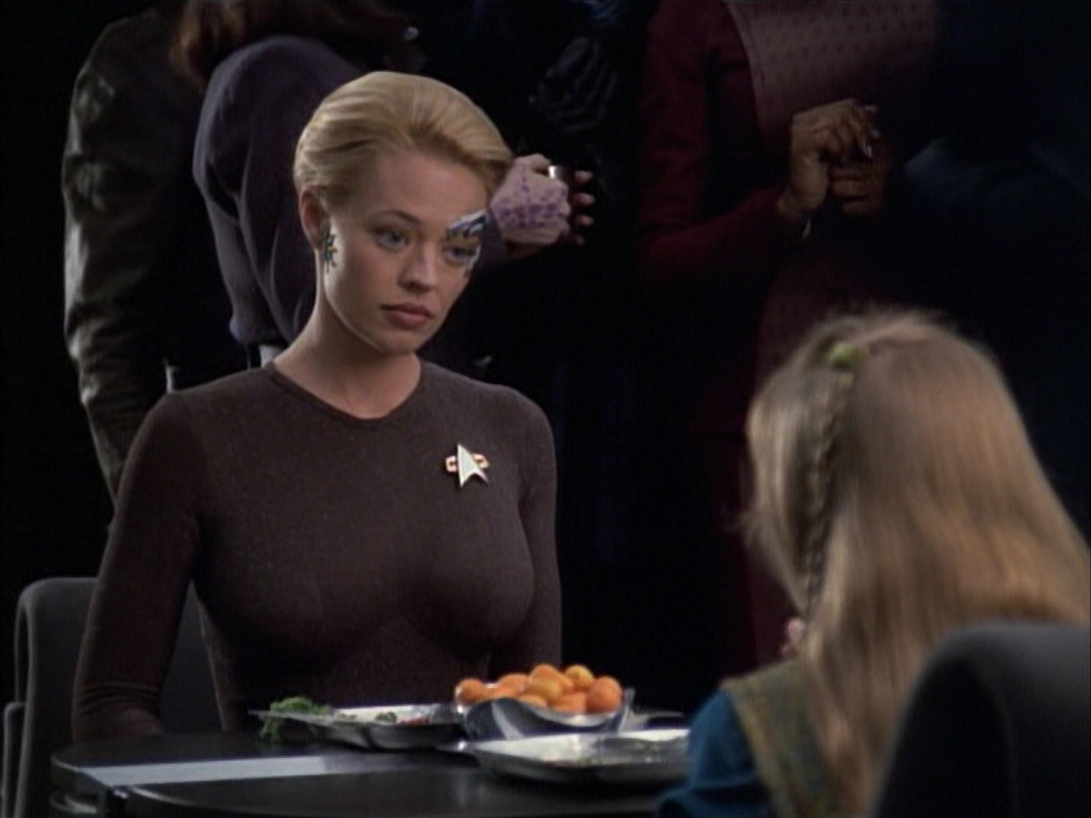 extant_StarTrek_VOY_6x02-SurvivalInstinct_00577.jpg