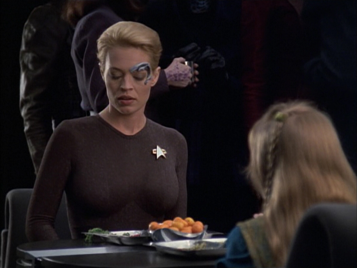 extant_StarTrek_VOY_6x02-SurvivalInstinct_00581.jpg