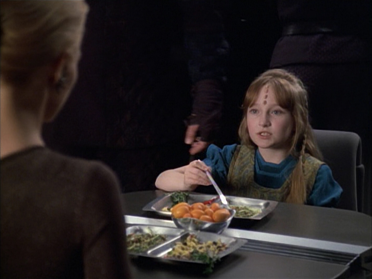 extant_StarTrek_VOY_6x02-SurvivalInstinct_00586.jpg