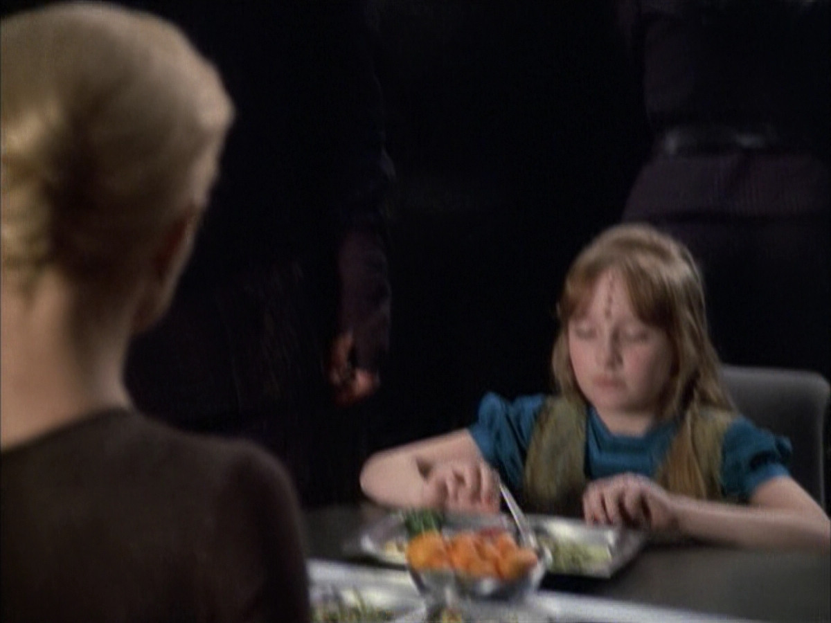 extant_StarTrek_VOY_6x02-SurvivalInstinct_00587.jpg