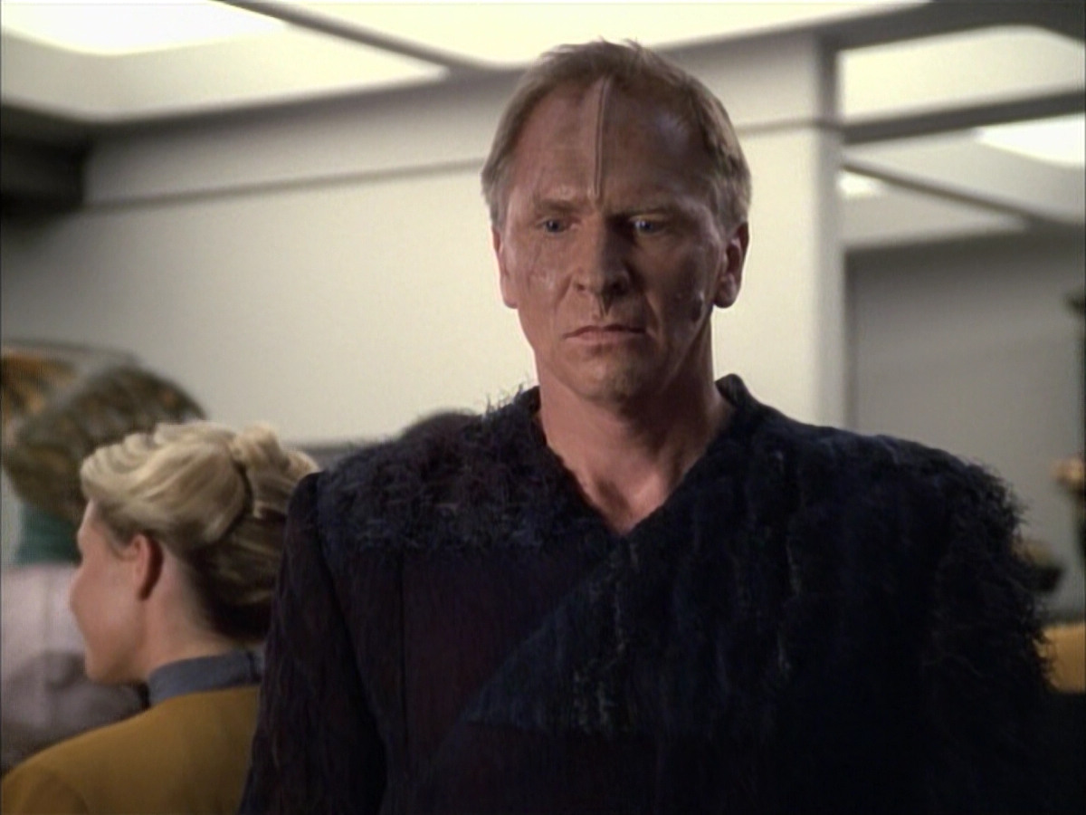 extant_StarTrek_VOY_6x02-SurvivalInstinct_00590.jpg