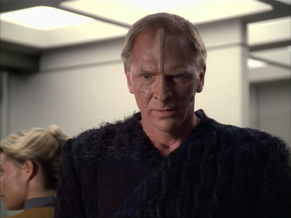 extant_StarTrek_VOY_6x02-SurvivalInstinct_00595.jpg