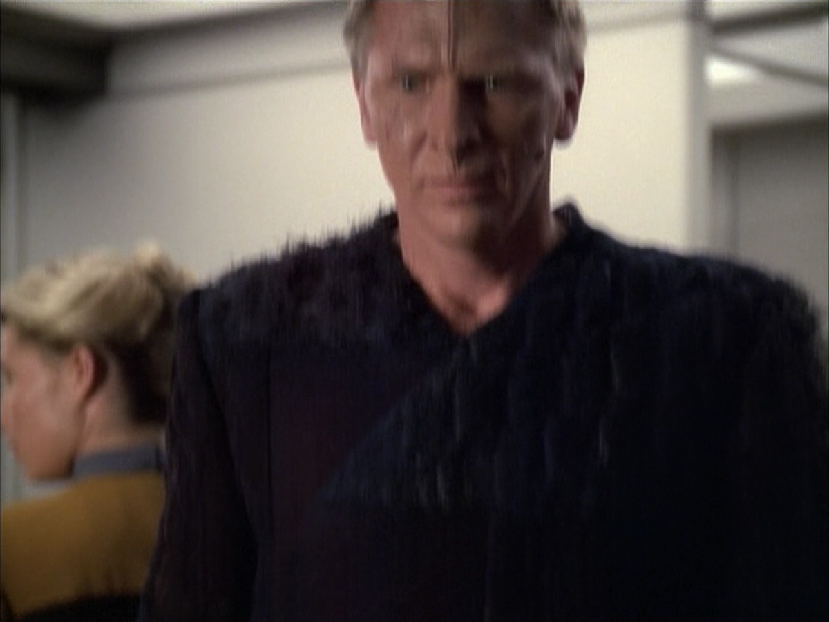 extant_StarTrek_VOY_6x02-SurvivalInstinct_00596.jpg