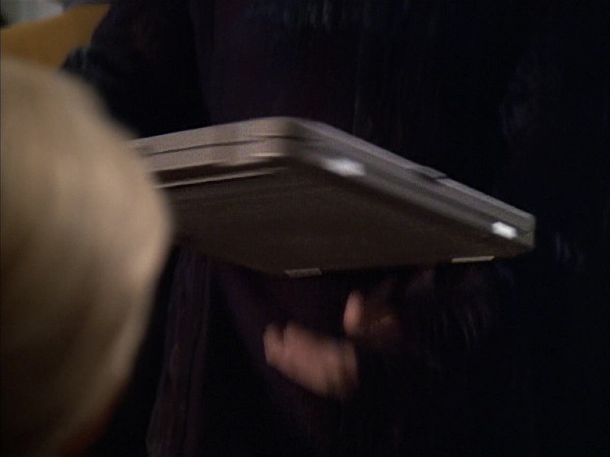 extant_StarTrek_VOY_6x02-SurvivalInstinct_00597.jpg