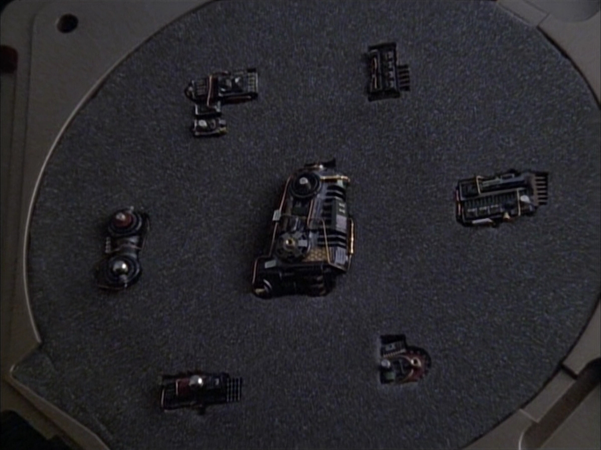 extant_StarTrek_VOY_6x02-SurvivalInstinct_00605.jpg