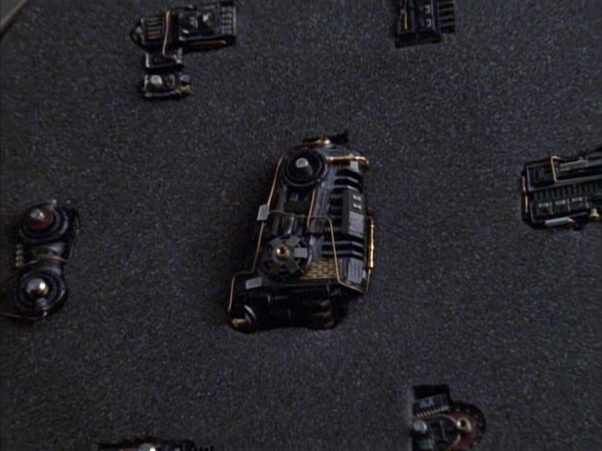 extant_StarTrek_VOY_6x02-SurvivalInstinct_00608.jpg