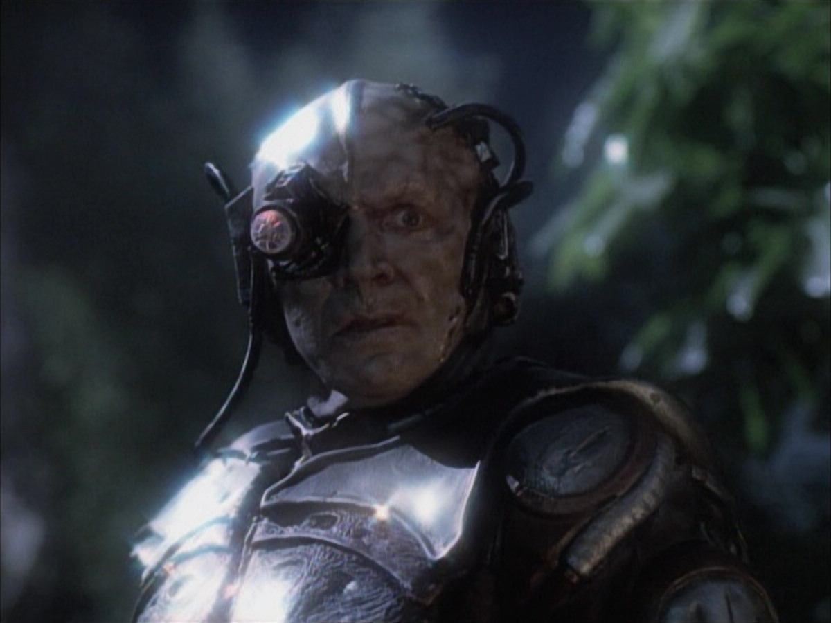 extant_StarTrek_VOY_6x02-SurvivalInstinct_00618.jpg