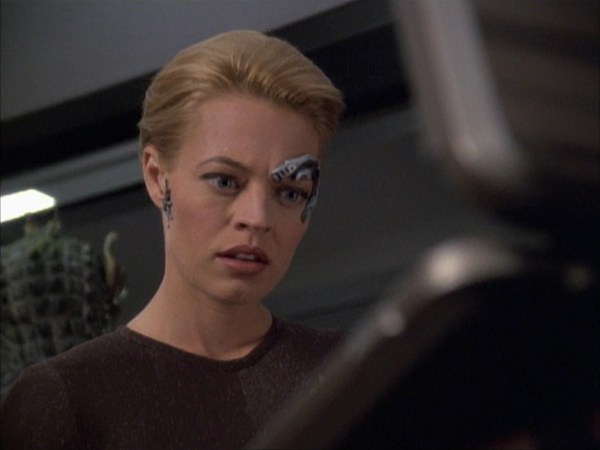 extant_StarTrek_VOY_6x02-SurvivalInstinct_00627.jpg