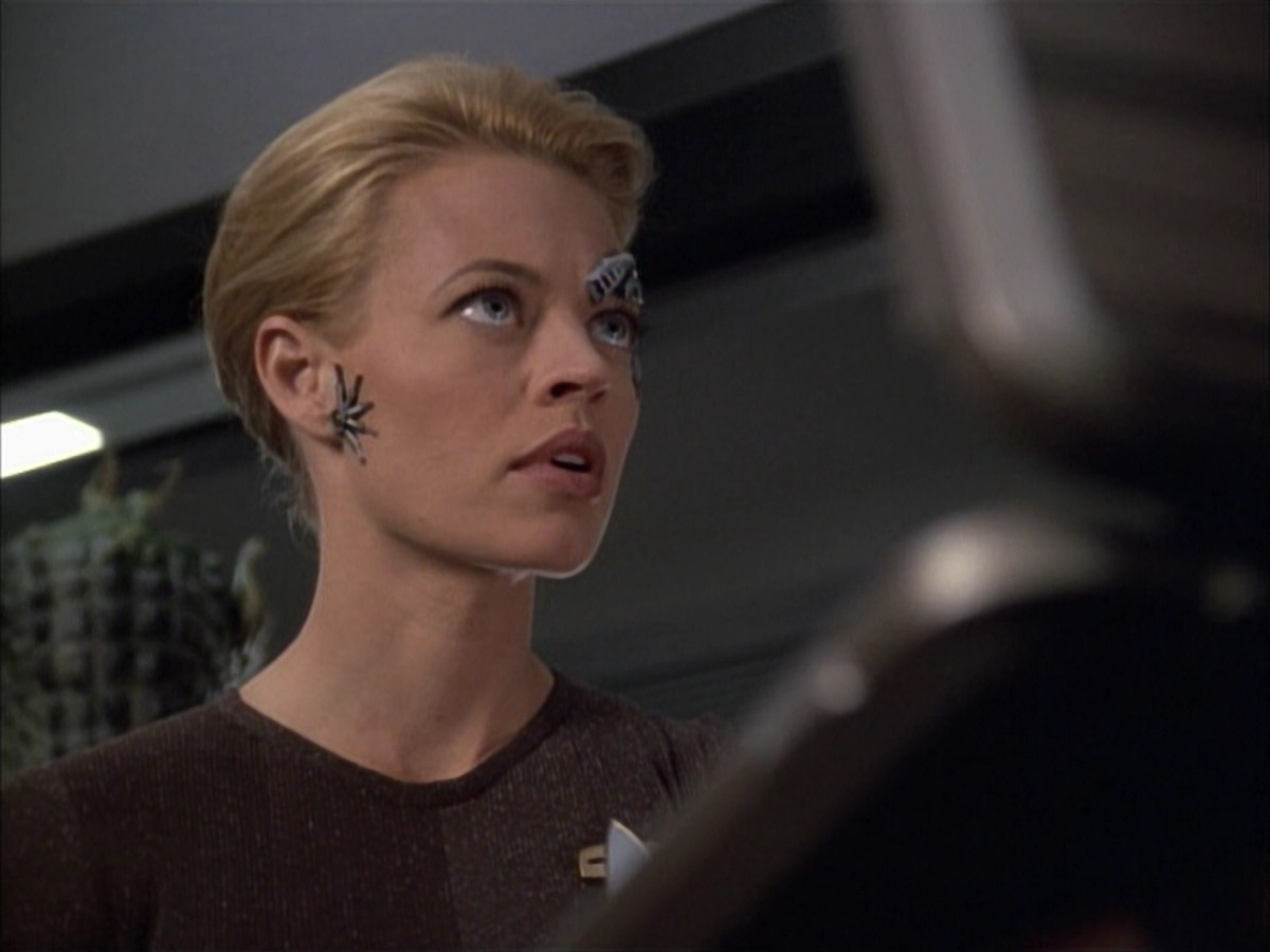 extant_StarTrek_VOY_6x02-SurvivalInstinct_00638.jpg