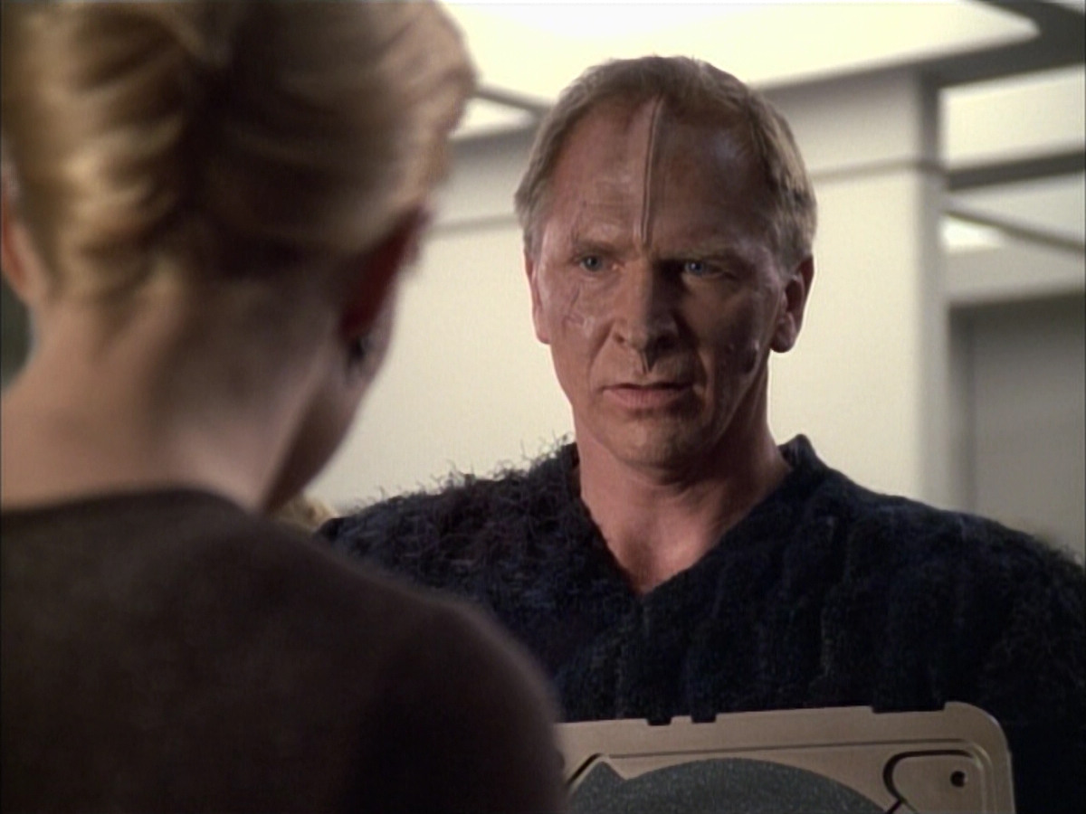 extant_StarTrek_VOY_6x02-SurvivalInstinct_00640.jpg