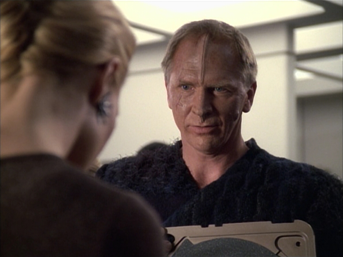 extant_StarTrek_VOY_6x02-SurvivalInstinct_00648.jpg