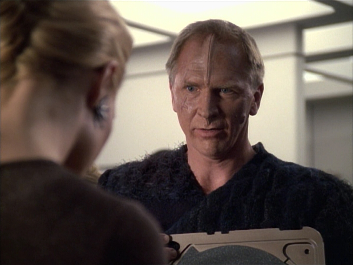 extant_StarTrek_VOY_6x02-SurvivalInstinct_00649.jpg