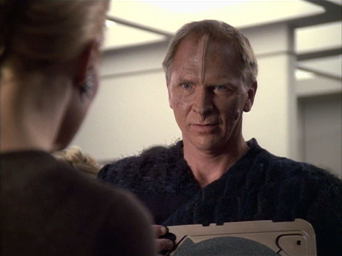 extant_StarTrek_VOY_6x02-SurvivalInstinct_00651.jpg