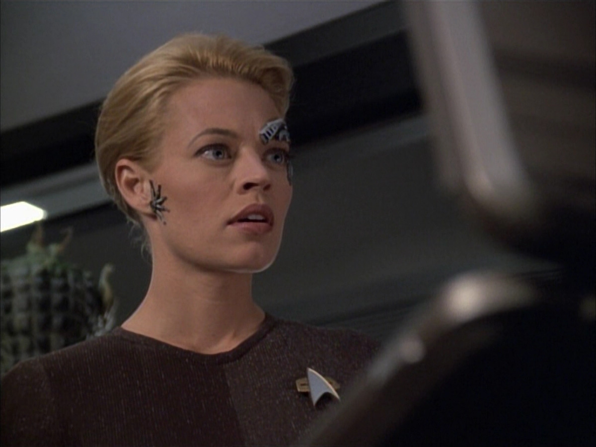 extant_StarTrek_VOY_6x02-SurvivalInstinct_00652.jpg